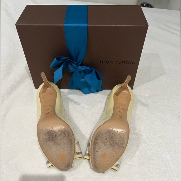 LOUIS VUITTON Ivory Damier Azul Valentine Check Bow Patent & Canvas Pumps 37 - Picture 8 of 10